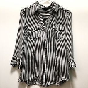 ✨WHITE HOUSE BLACK MARKET Pin Stripe Button Down